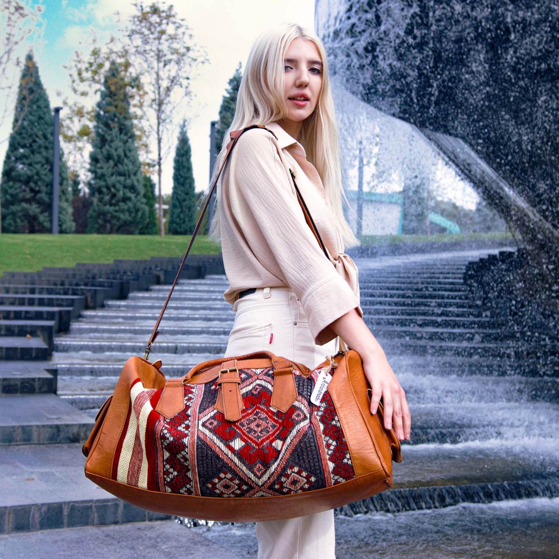 Leather_kilim_travel_bag_artihandmade